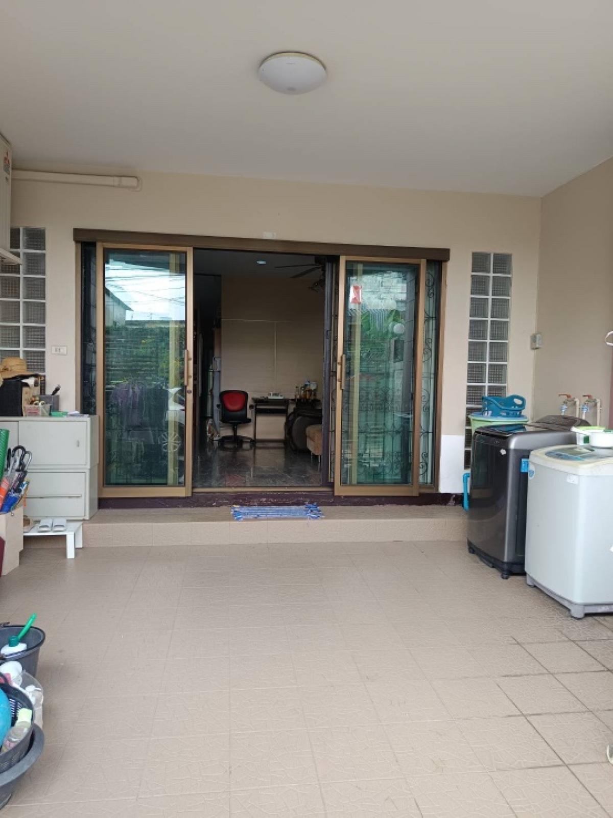4 Bedroom Townhouse For Sale in Wat Phraya Krai, Bang Kho Laem, Bangkok - Image 13