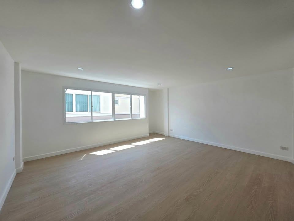 4 Bedroom Townhouse For Sale in Suan Luang, Suan Luang, Bangkok - Image 11