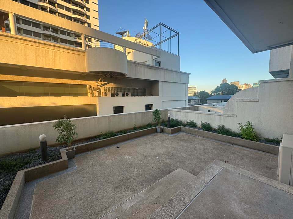 Supalai Place Condominium MAM (Sukhumvit 39 Phrom Phong) - Image 6