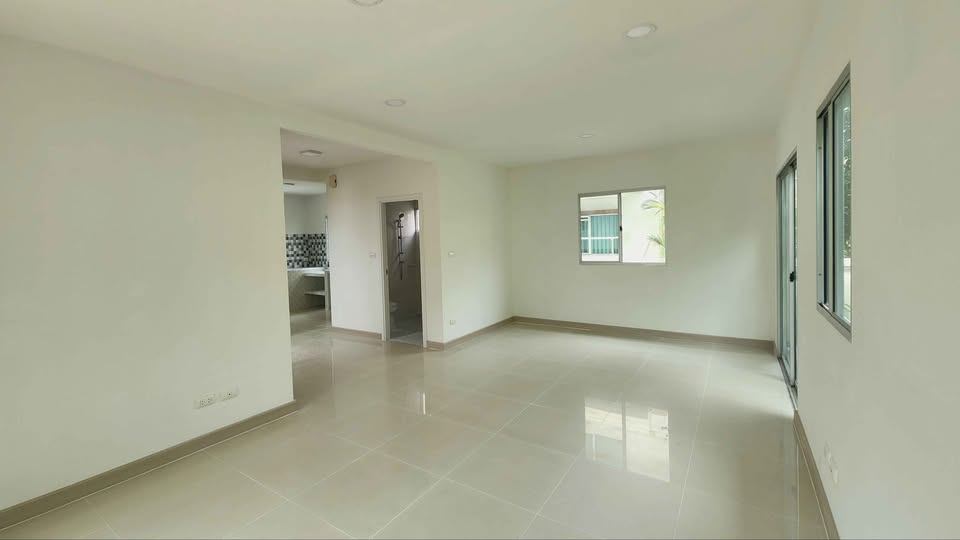 3 Bedroom House For Sale in Racha Thewa, Bang Phli, Samut Prakan - Image 3