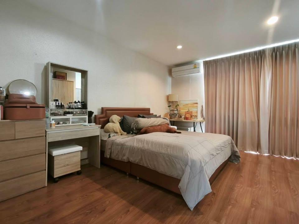 3 Bedroom Townhouse For Sale in Khlong Sam Prawet, Lat Krabang, Bangkok - Image 13