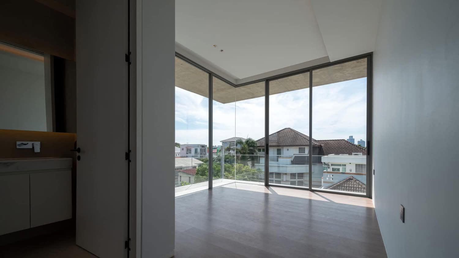 4 Bedroom House For Sale in Phra Khanong Nuea, Vadhana, Bangkok - Image 17