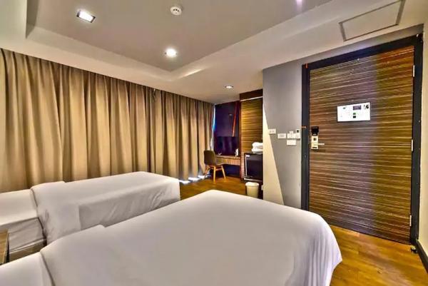  Retail Space For Sale in Yan Nawa, Sathon, Bangkok - Image 4