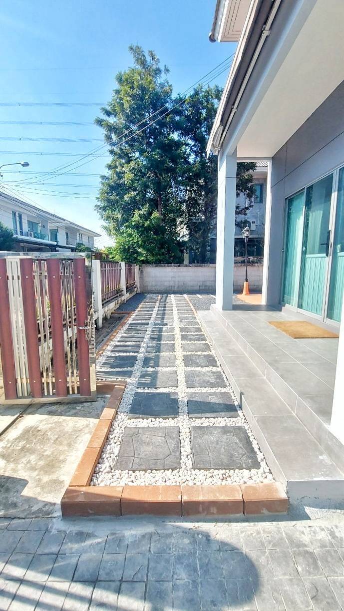4 Bedroom House For Rent in Khlong Song Ton Nun, Lat Krabang, Bangkok - Image 9