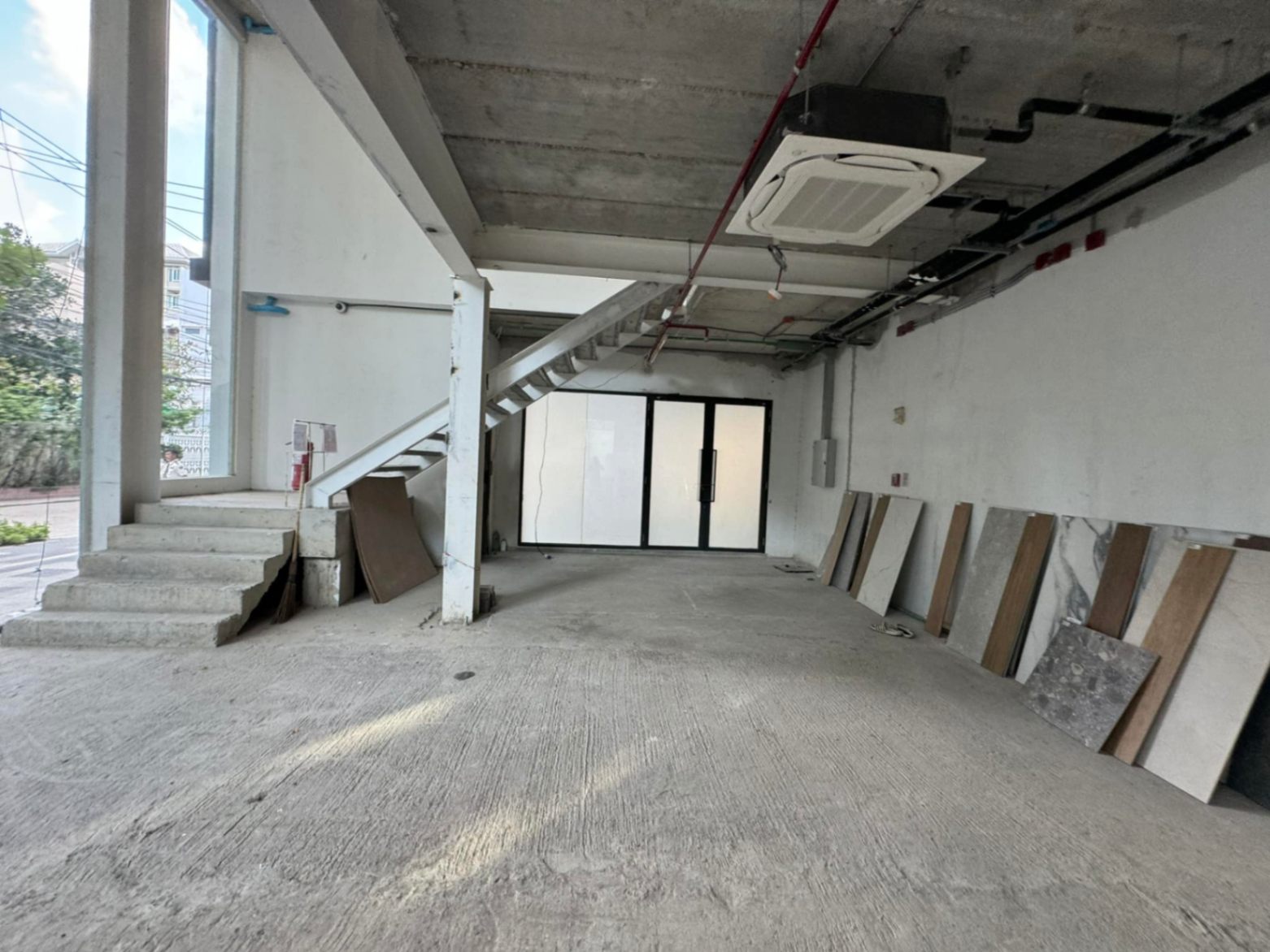  零售空间  在  - Image 2