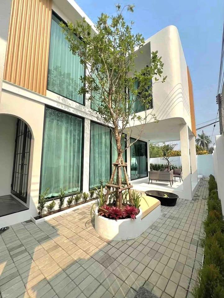5 Bedroom House For Sale in San Phak Wan, Hang Dong, Chiang Mai - Image 2