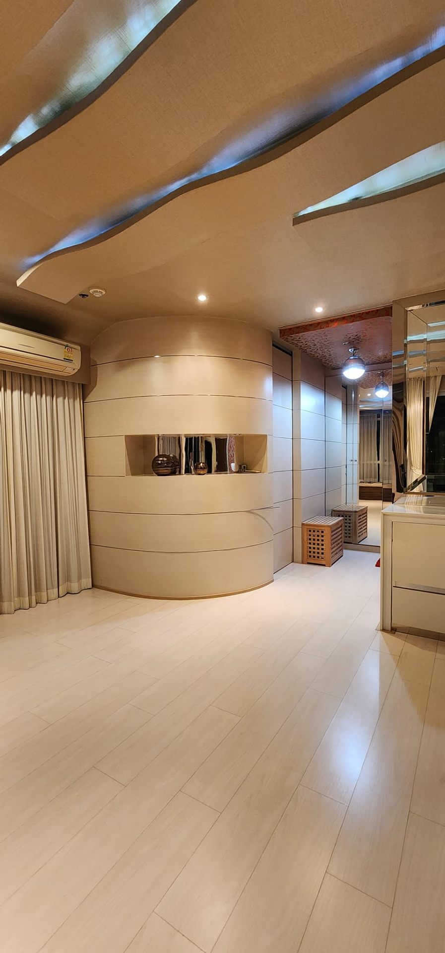 1 Bedroom Condo For Sale in Sam Sen Nok, Huai Khwang, Bangkok - Image 9