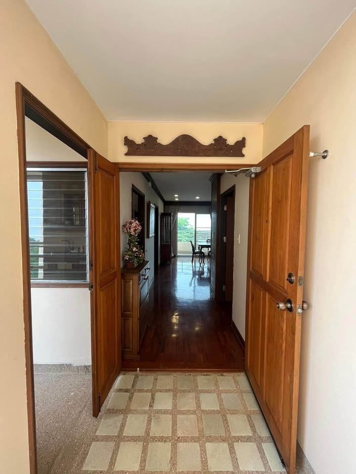 Floral Condo - Image 14