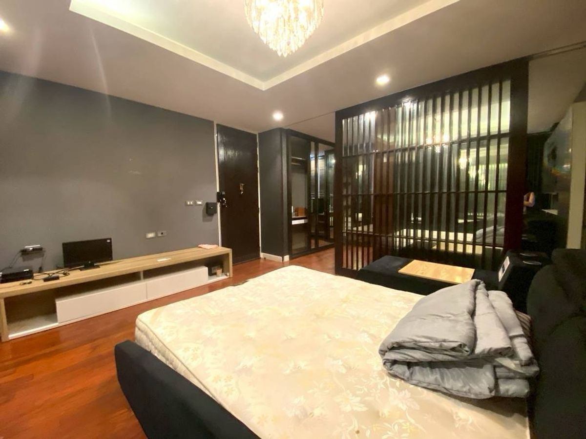 5 Bedroom Townhouse For Sale in Chong Nonsi, Yan Nawa, Bangkok - Image 7