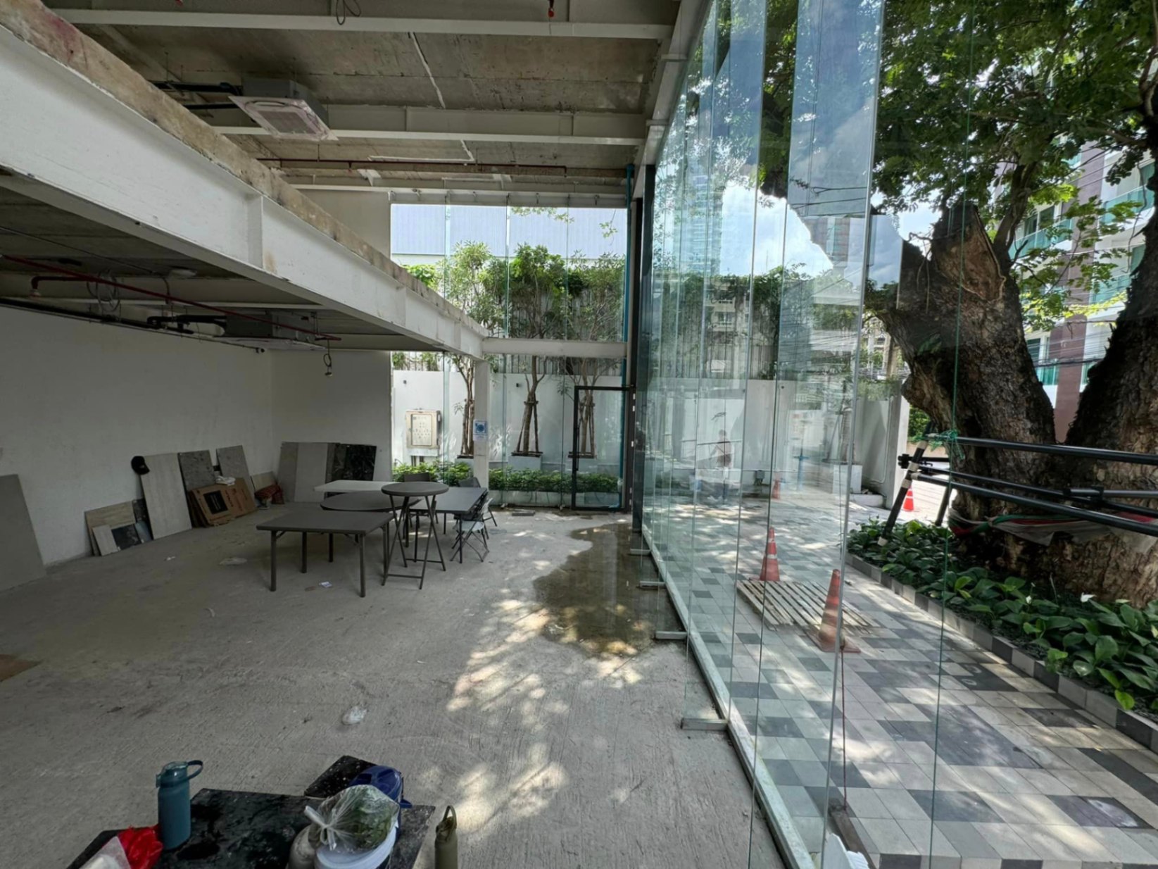  零售空间  在  - Image 1