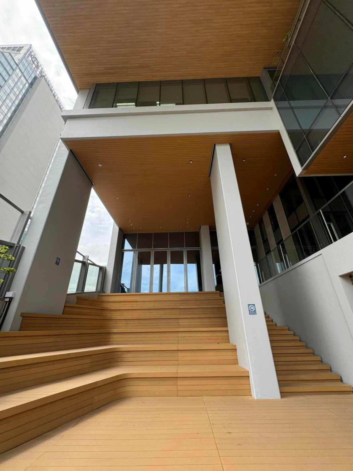  零售空间  在  - Image 1