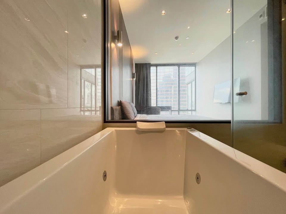 Ashton Silom - Image 27