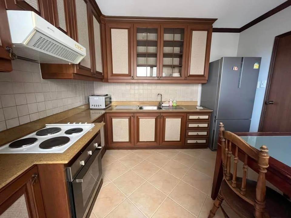 Floral Condo - Image 8