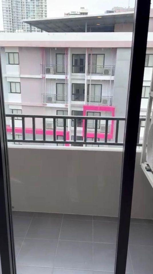 2 Bedroom Condo For Sale in Huai Khwang, Huai Khwang, Bangkok - Image 3
