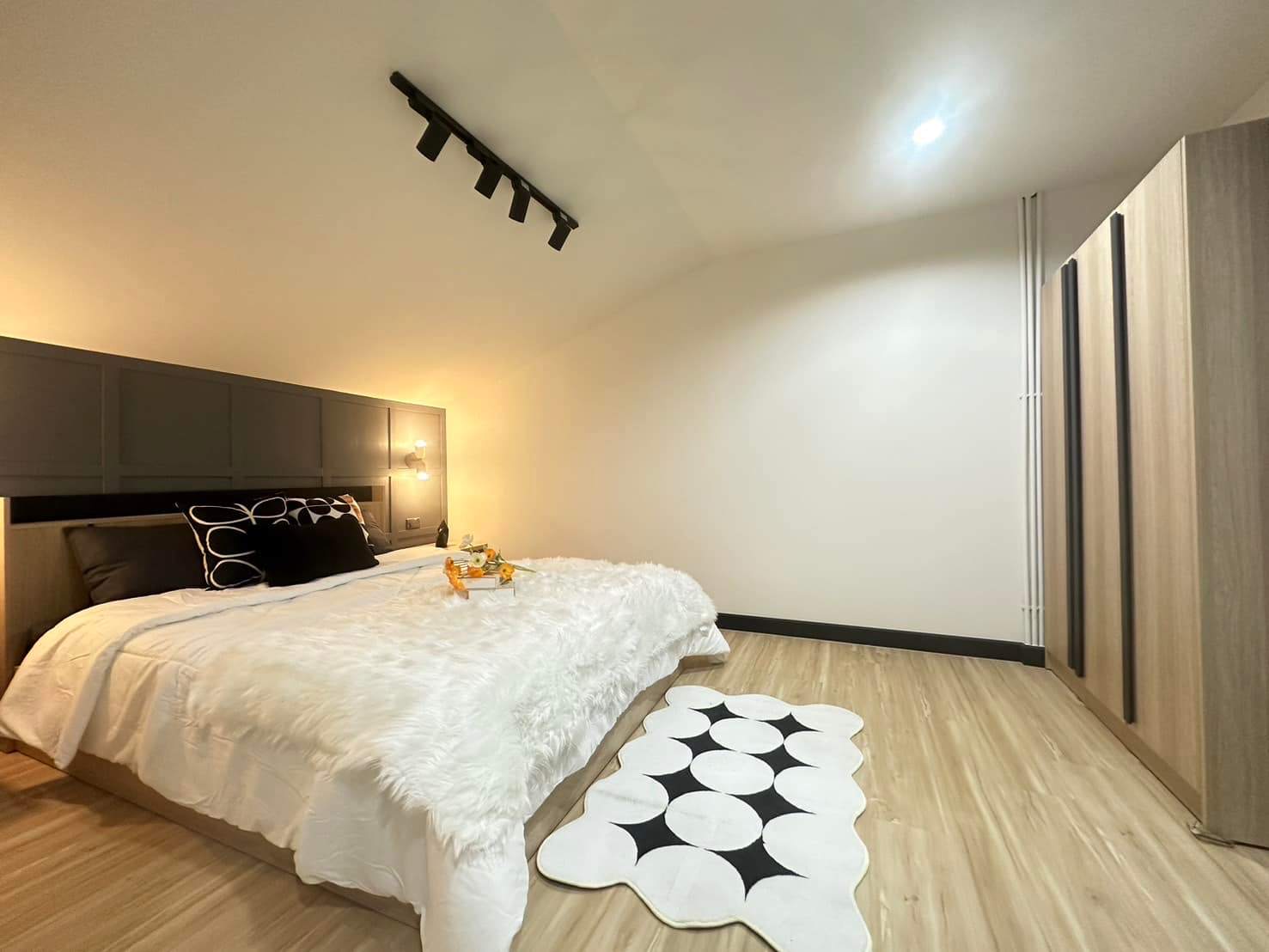 PP Condo - Image 1