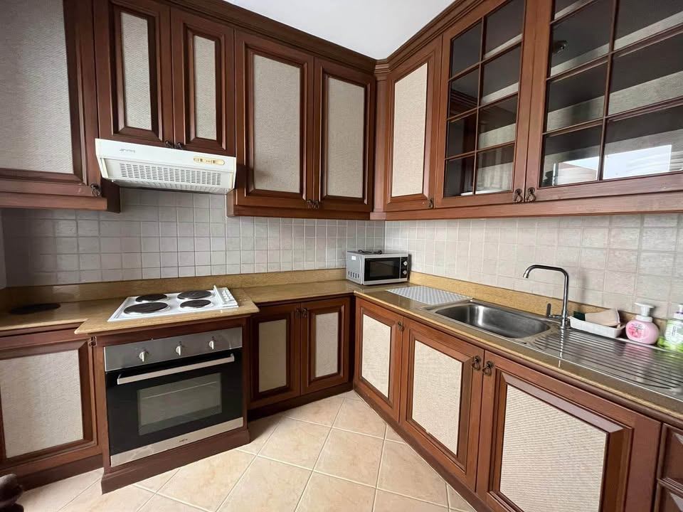 Floral Condo - Image 7
