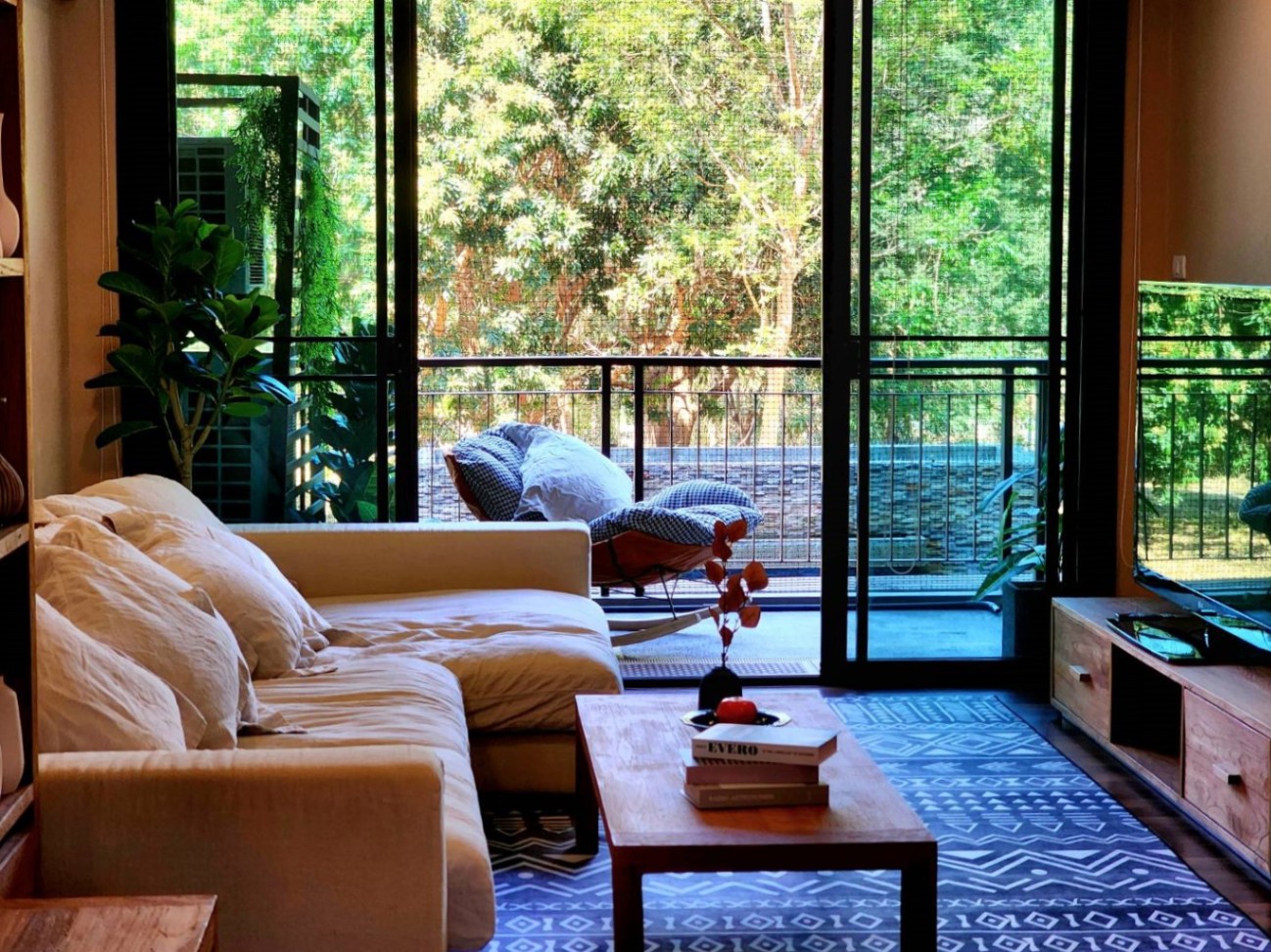 Mountain Front Condo - Image 8