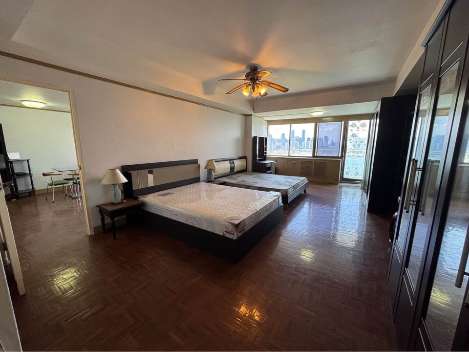 1 Bedroom Condo For Sale in Bang Kapi, Huai Khwang, Bangkok - Image 3