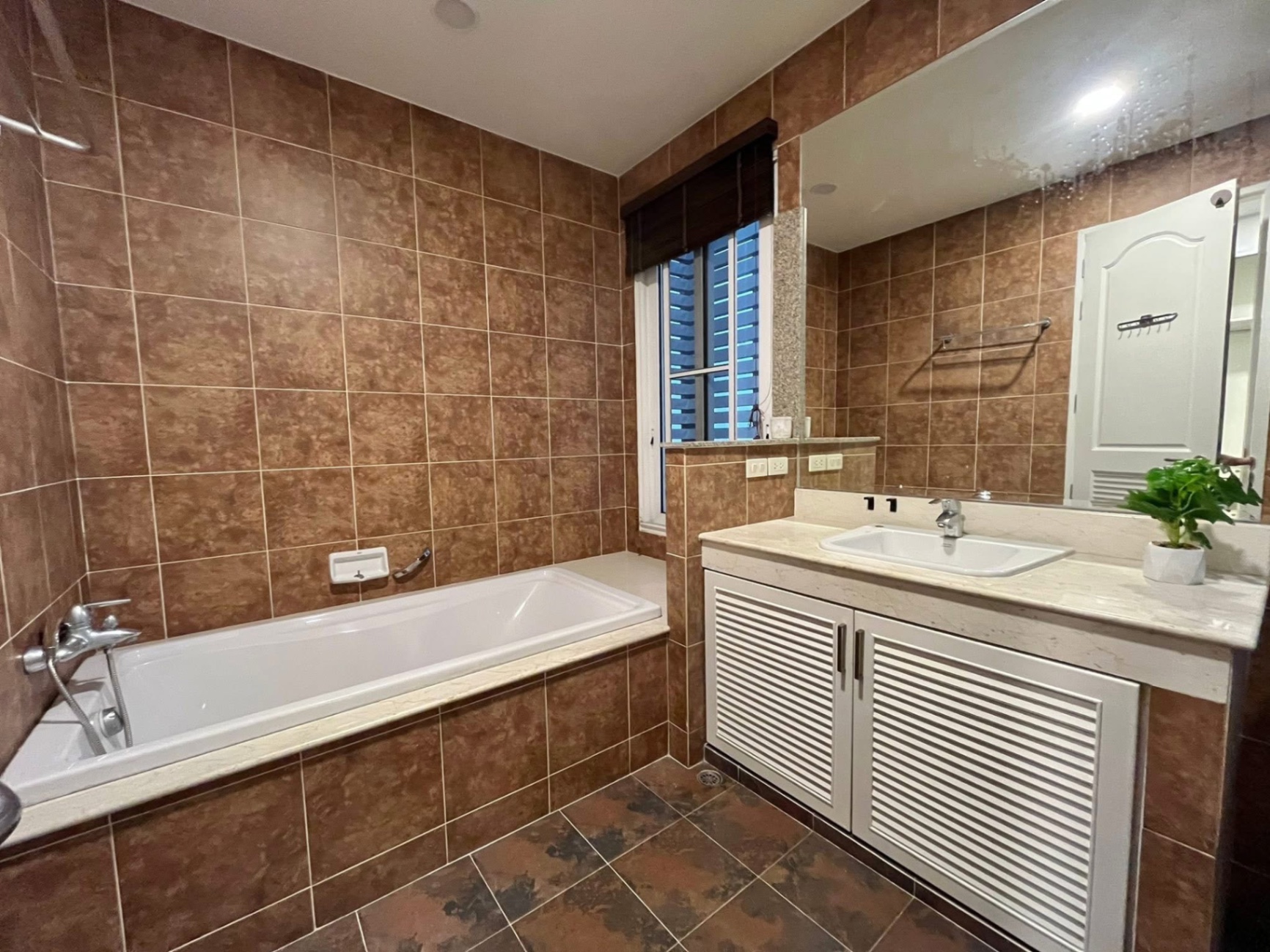 5 Bedroom House For Rent in Din Daeng, Din Daeng, Bangkok - Image 27
