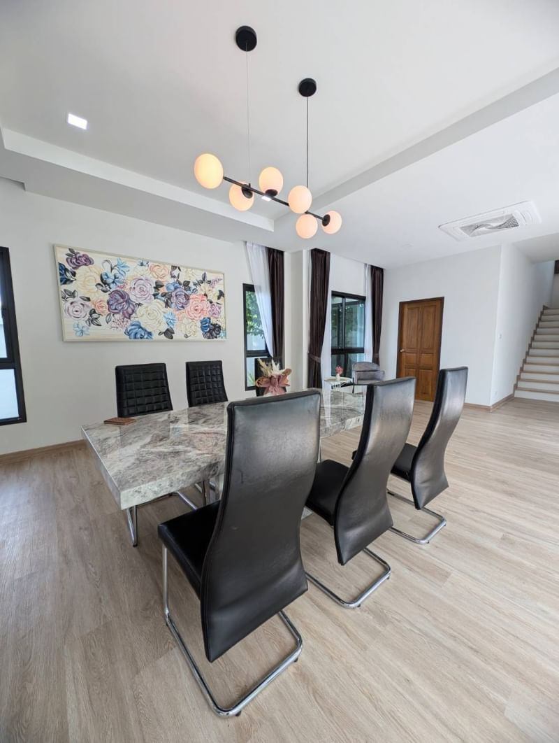 4 Bedroom House For Sale in San Phak Wan, Hang Dong, Chiang Mai - Image 11