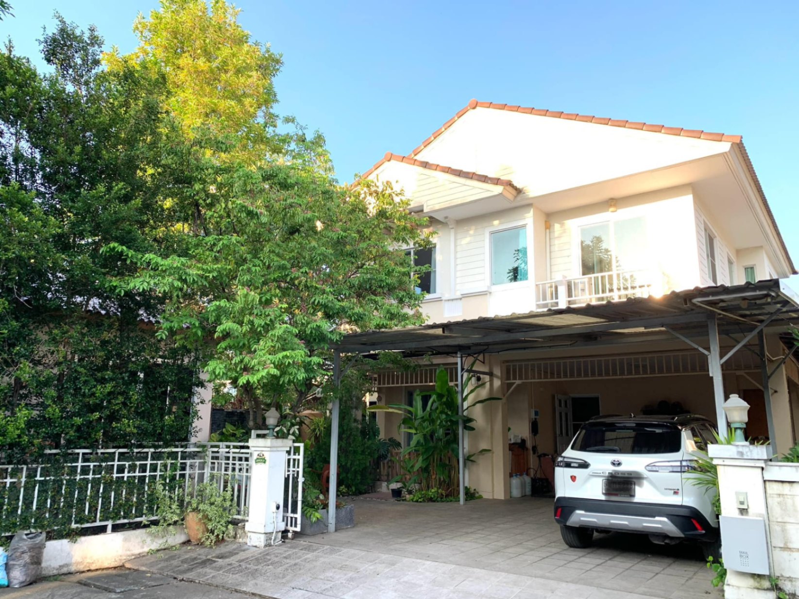 Land and Houses Park San Sai - Image 1
