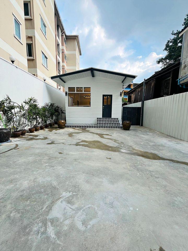  Retail Space For Sale in Thung Wat Don, Sathon, Bangkok - Image 1