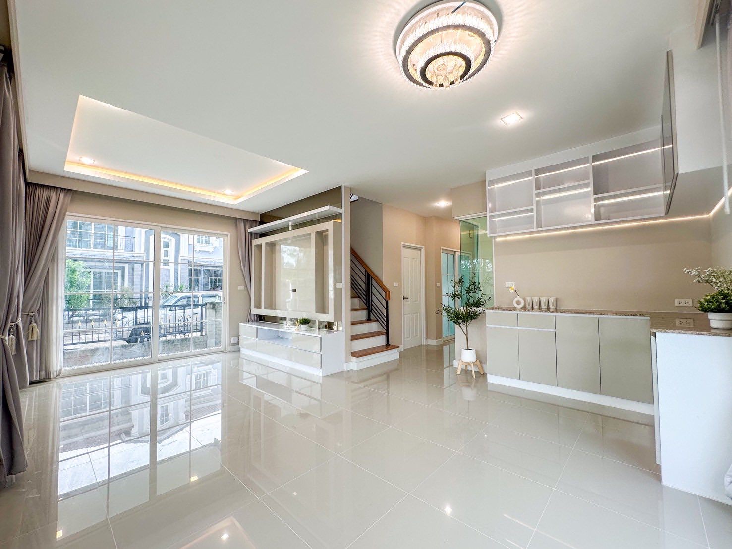 4 Bedroom House For Sale in Bang Khun Thian, Chom Thong, Bangkok - Image 2