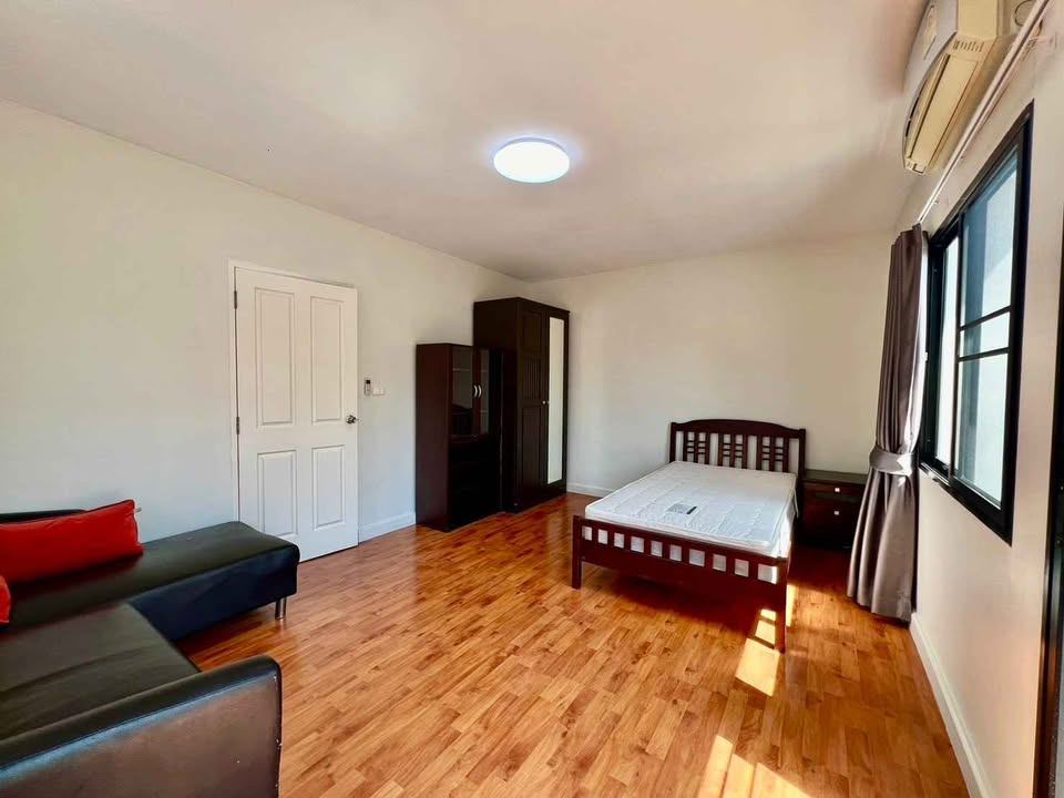 3 Bedroom Townhouse  in Hua Mak, Bang Kapi, Bangkok - Image 8