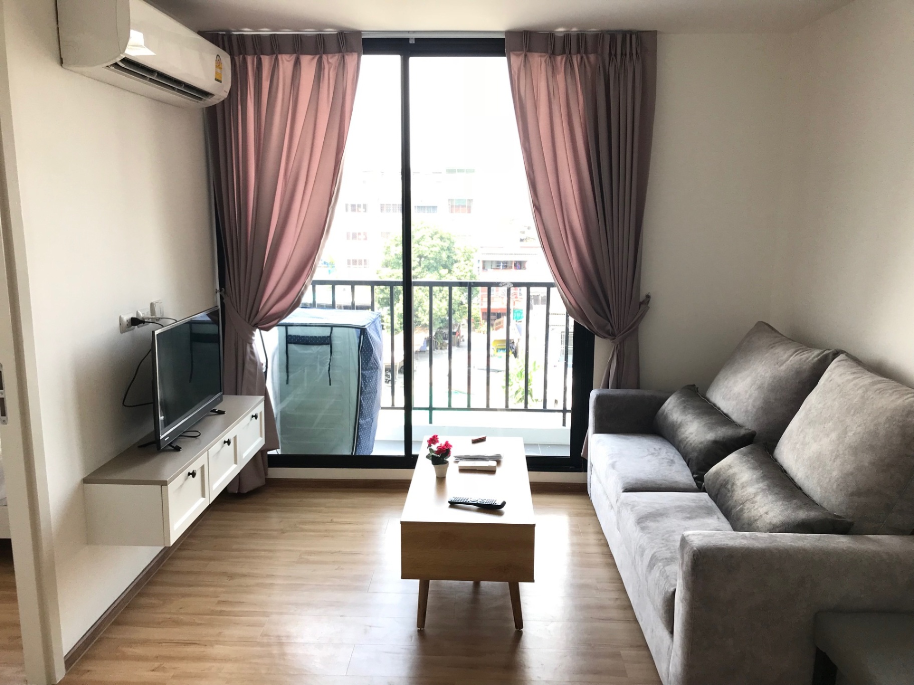 1 Bedroom Condo For Sale in Wat Phraya Krai, Bang Kho Laem, Bangkok - Image 1