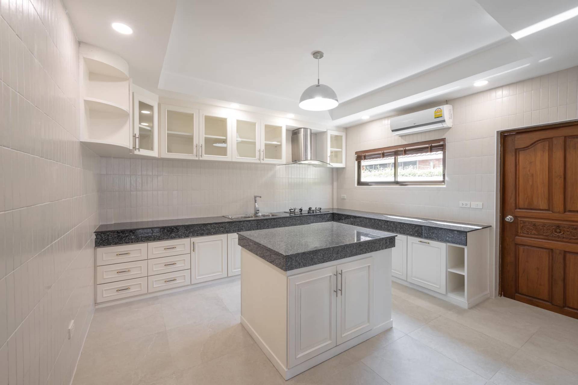 3 Bedroom House For Sale in Mae Hia, Mueang Chiang Mai, Chiang Mai - Image 4