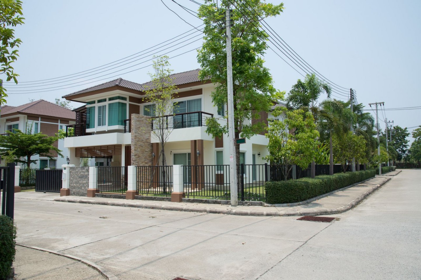 House & View 1 - Image 1