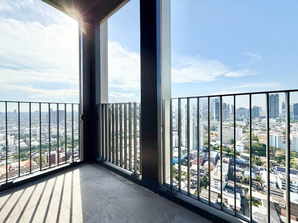 3 Bedroom Condo For Sale in Thung Mahamek, Sathon, Bangkok - Image 5