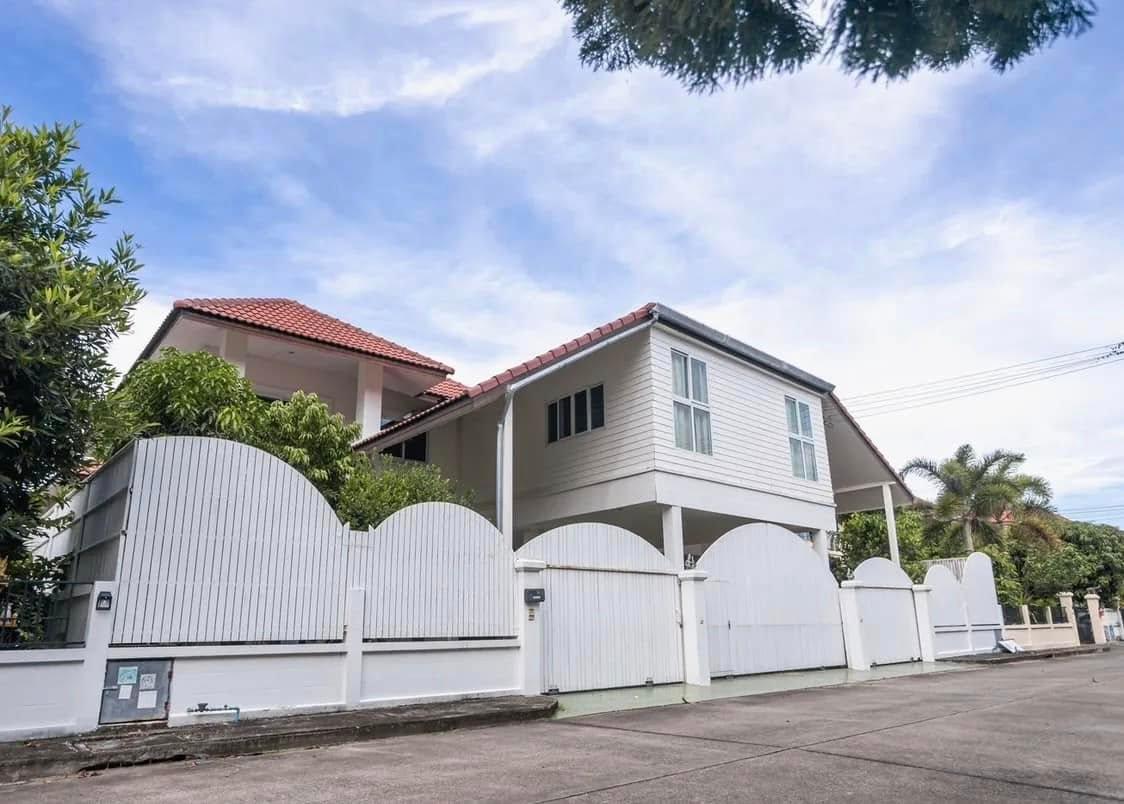 6 Bedroom House For Sale in San Phak Wan, Hang Dong, Chiang Mai - Image 1