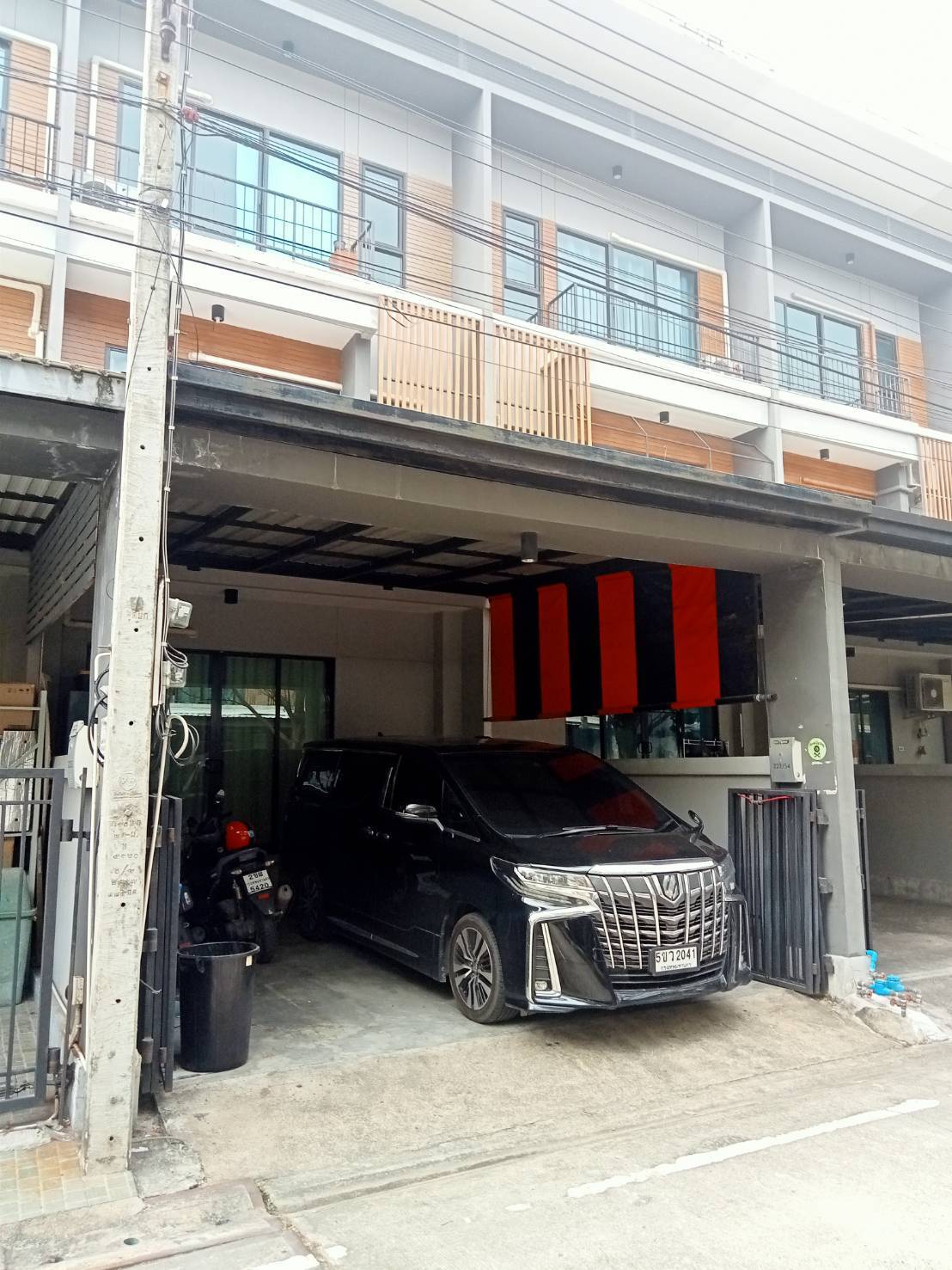 3 ห้องนอน ทาวน์เฮาส์ สำหรับเช่า ใน บางแก้ว, บางพลี, สมุทรปราการ - Image 1