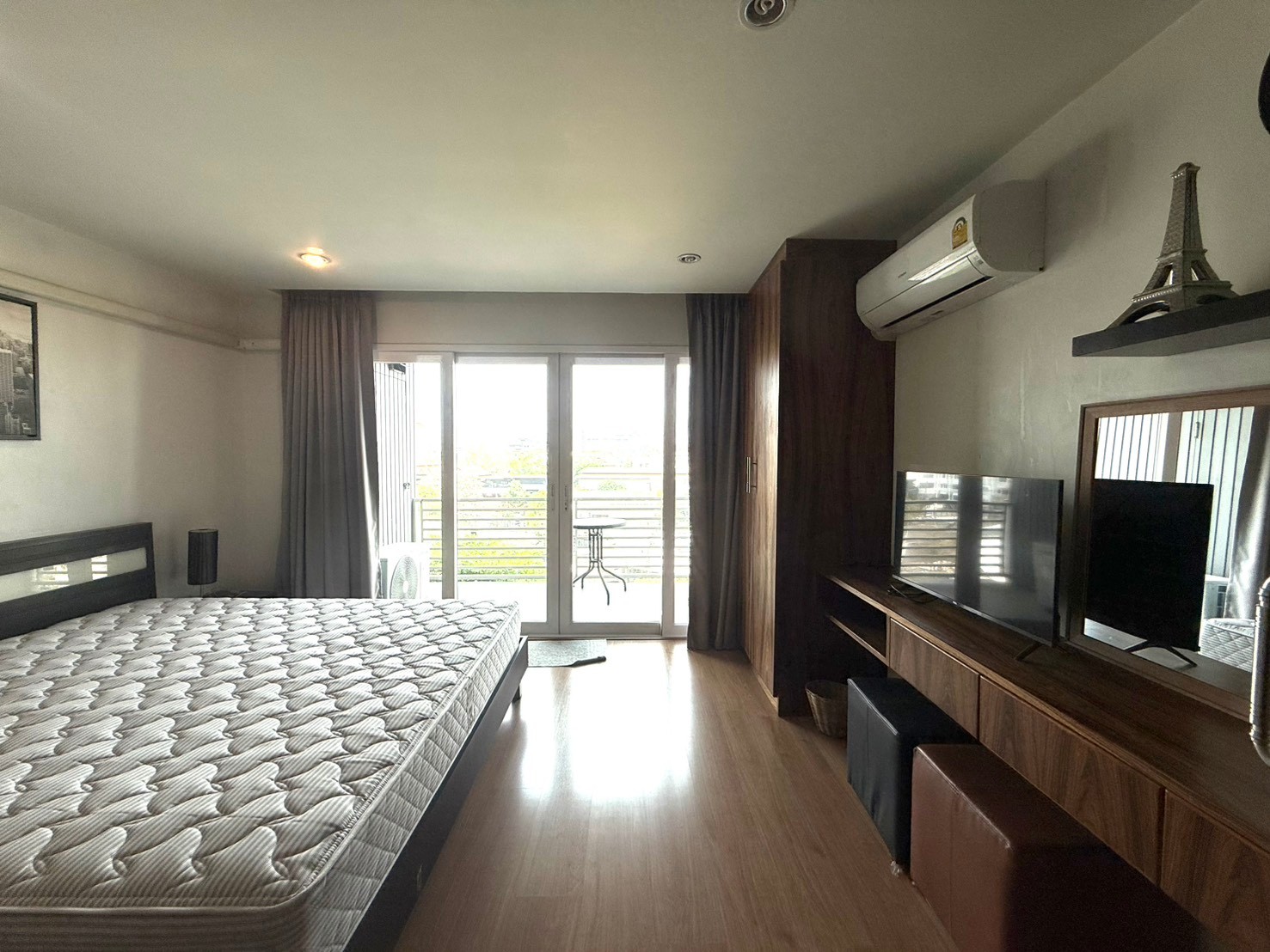 Rawee Waree Condo - Image 4