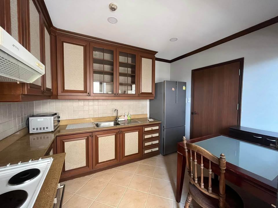 Floral Condo - Image 23