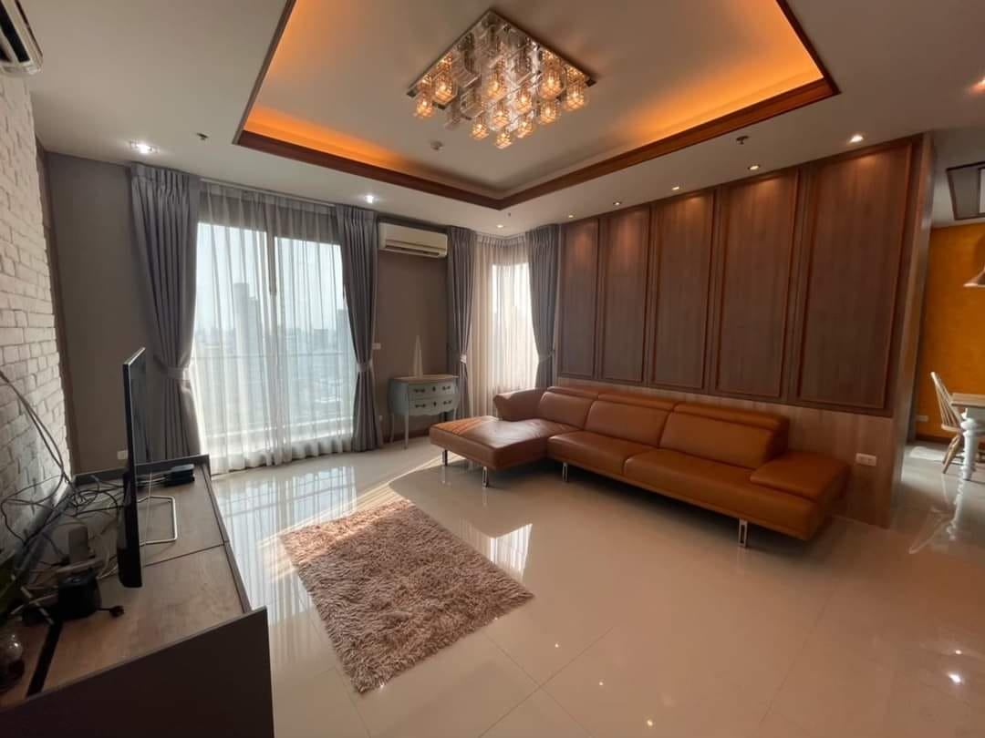Villa Asoke Condominium - Image 1