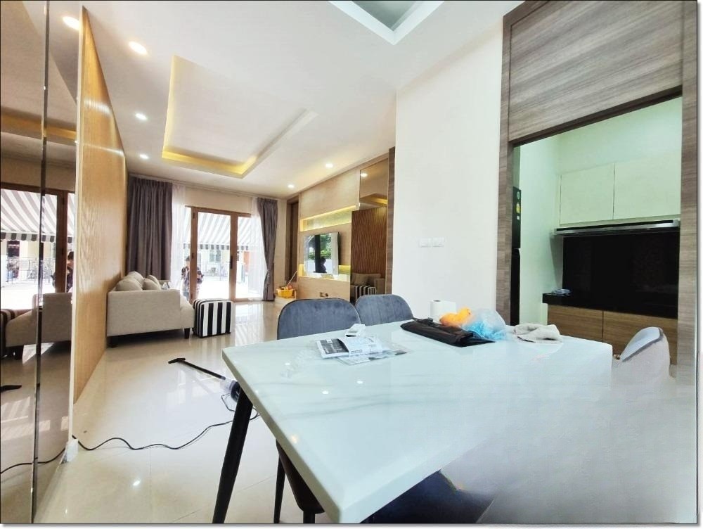 3 Bedroom Townhouse For Sale in Wang Thonglang, Wang Thonglang, Bangkok - Image 3