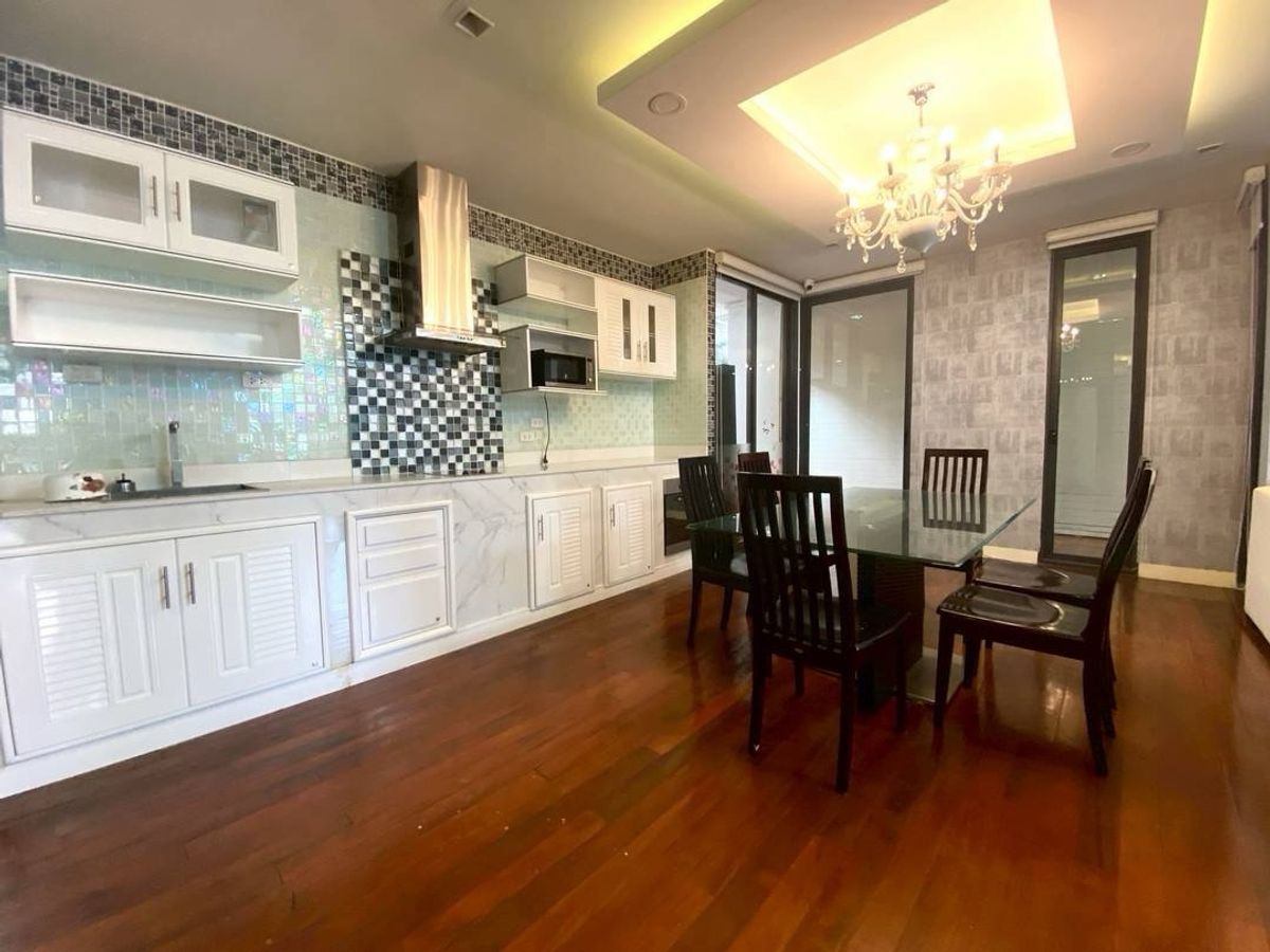 5 Bedroom Townhouse For Sale in Chong Nonsi, Yan Nawa, Bangkok - Image 15