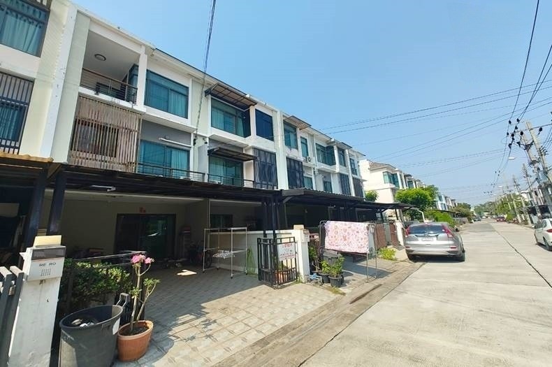 3 ห้องนอน ทาวน์เฮาส์ สำหรับขาย ใน ประเวศ, ประเวศ, กรุงเทพมหานคร - Image 1
