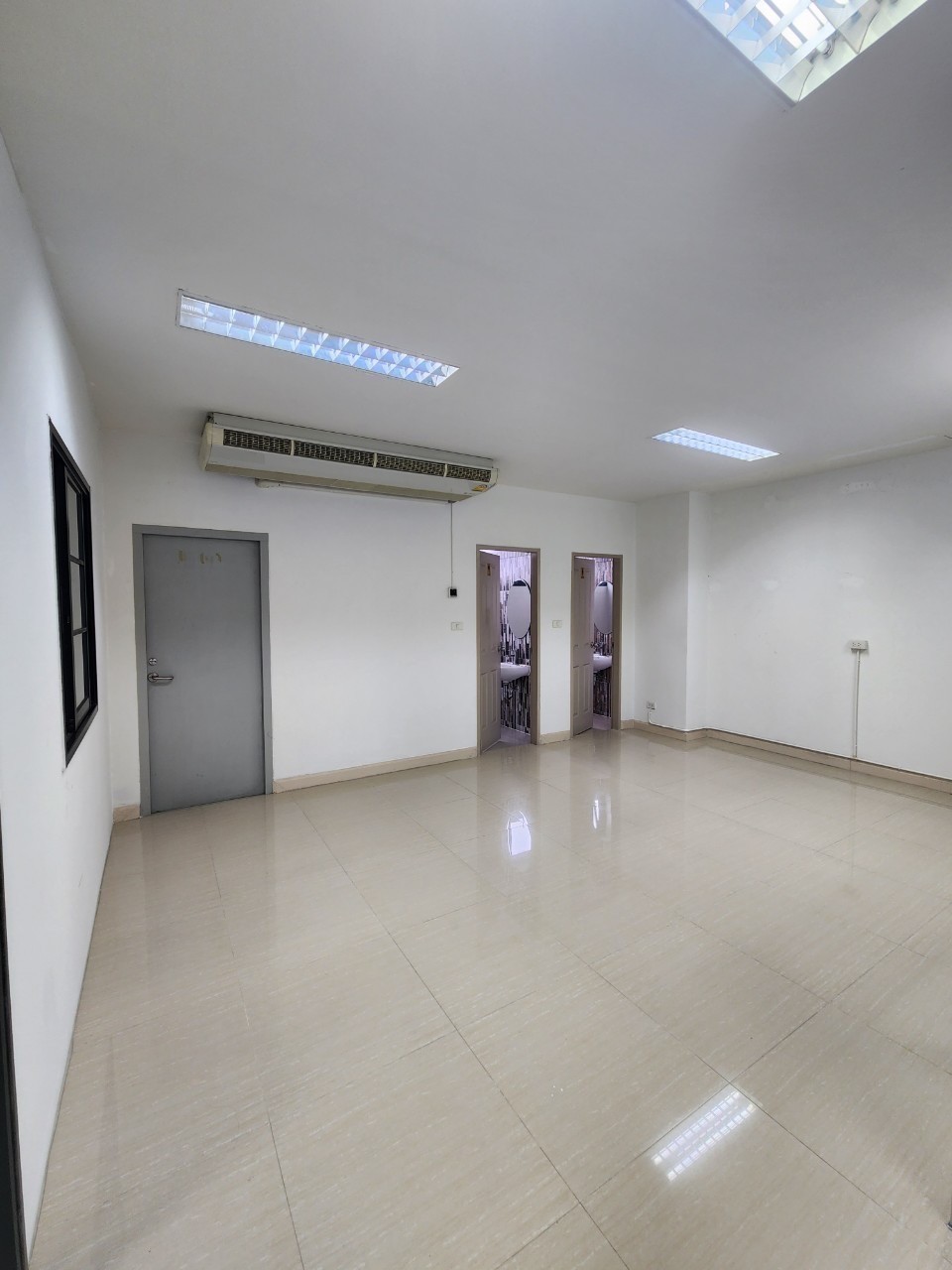  Retail Space For Rent in Bang Khlo, Bang Kho Laem, Bangkok - Image 4
