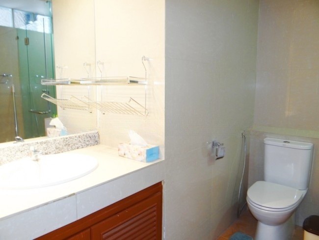 Riverside Condo - Image 8