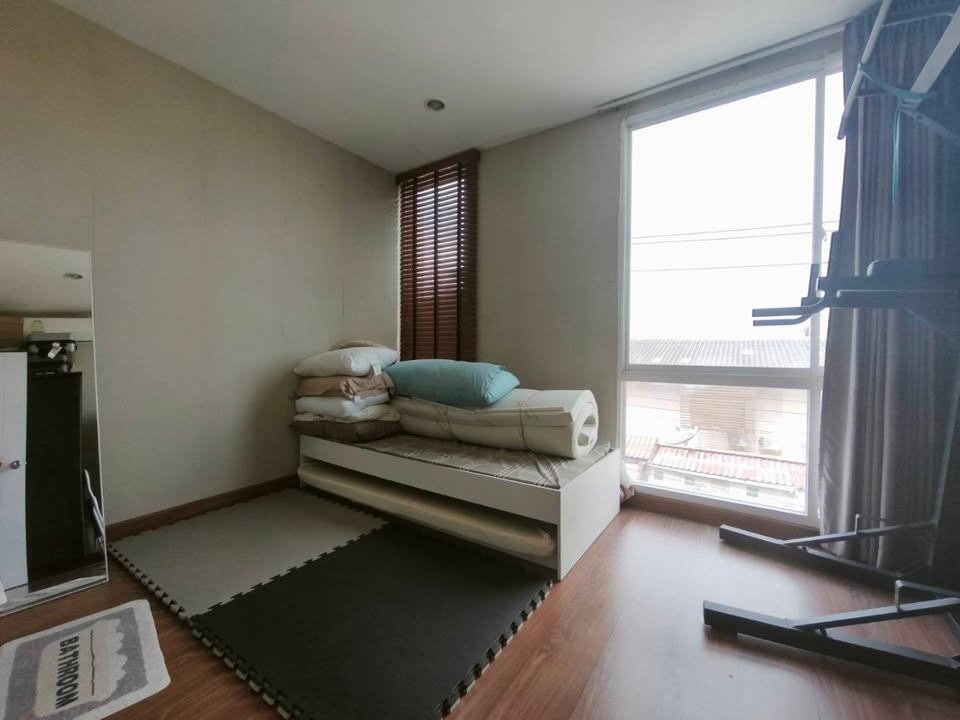 3 Bedroom Townhouse For Sale in Khlong Sam Prawet, Lat Krabang, Bangkok - Image 12