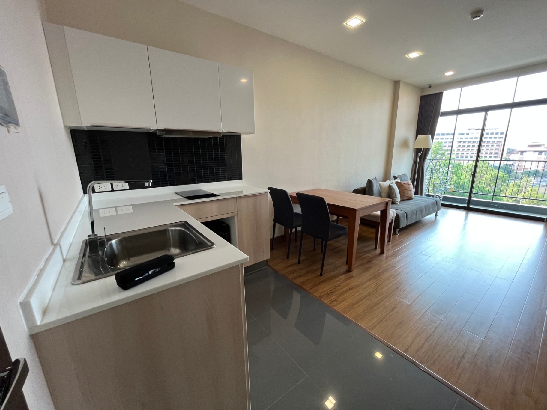 Stylish Condo - Image 5