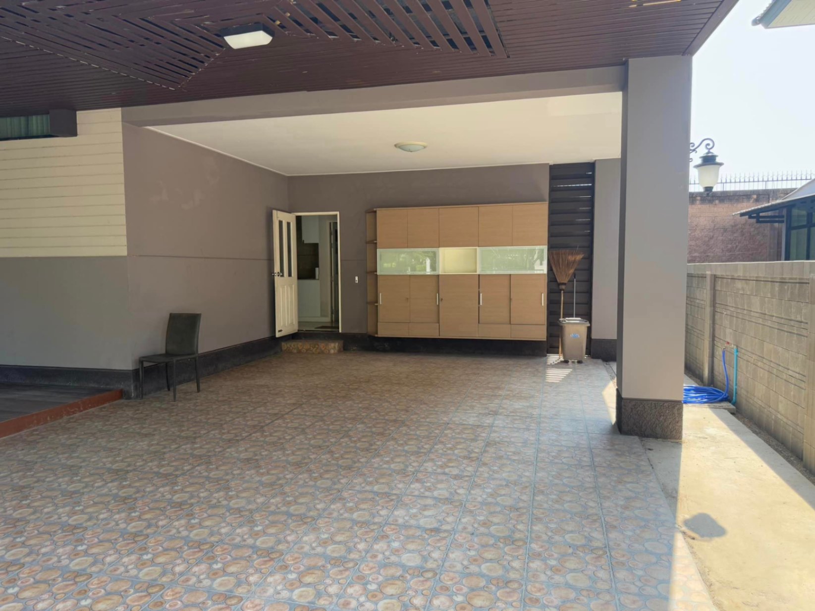 Vararom Premium City Hall - Image 13
