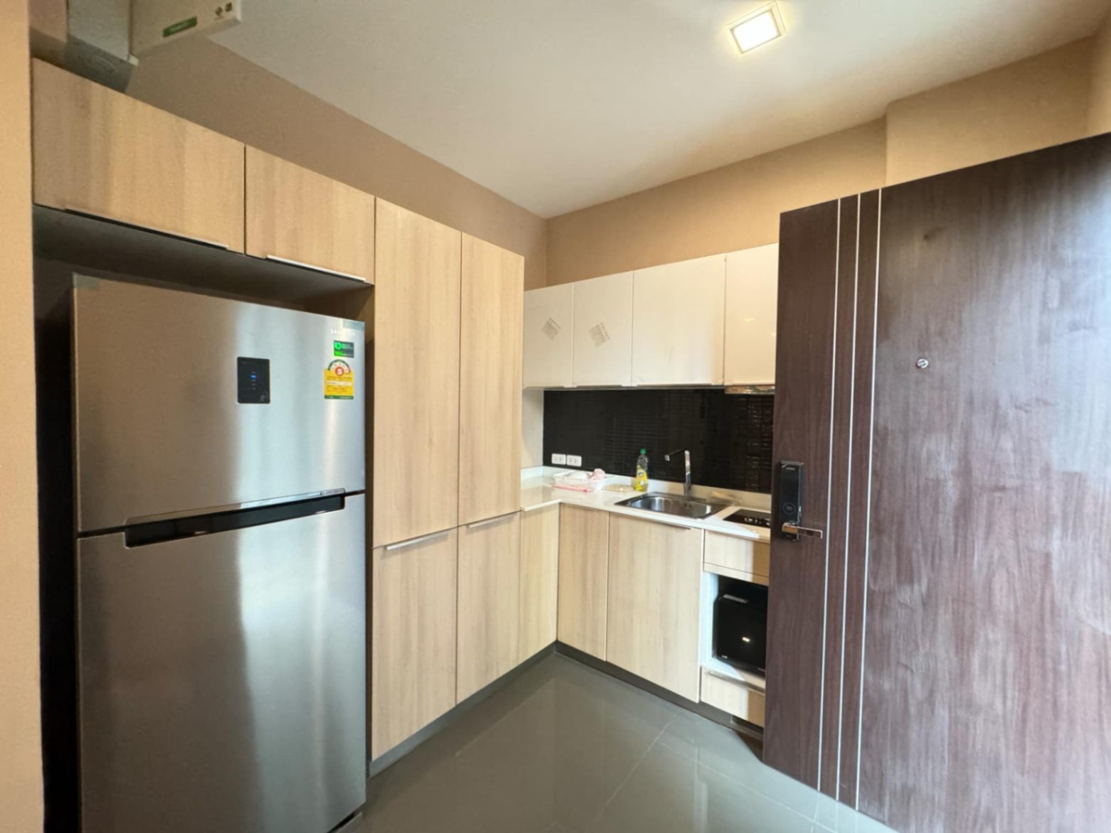 Stylish Condo - Image 1