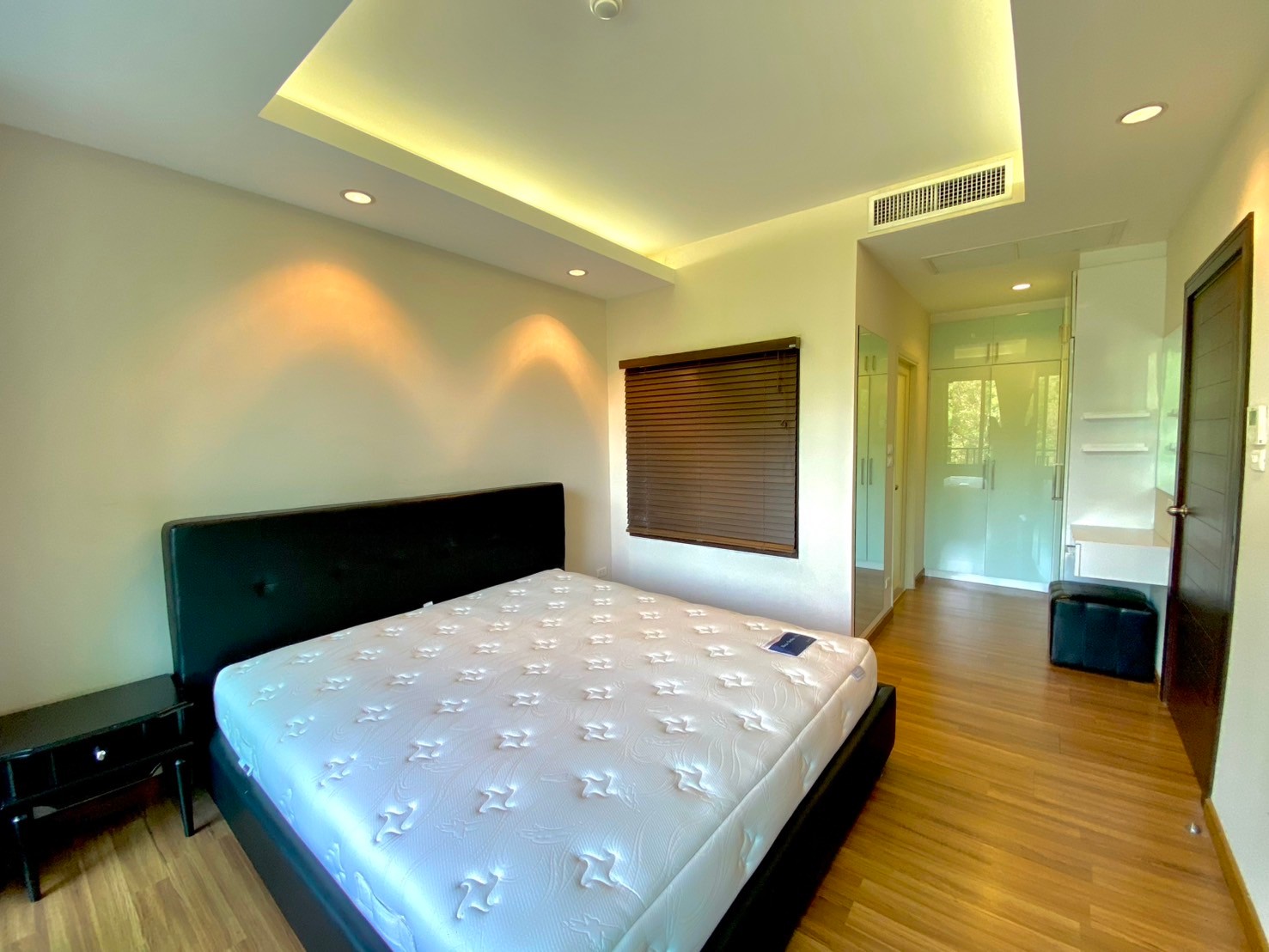 Mountain Front Condo - Image 13