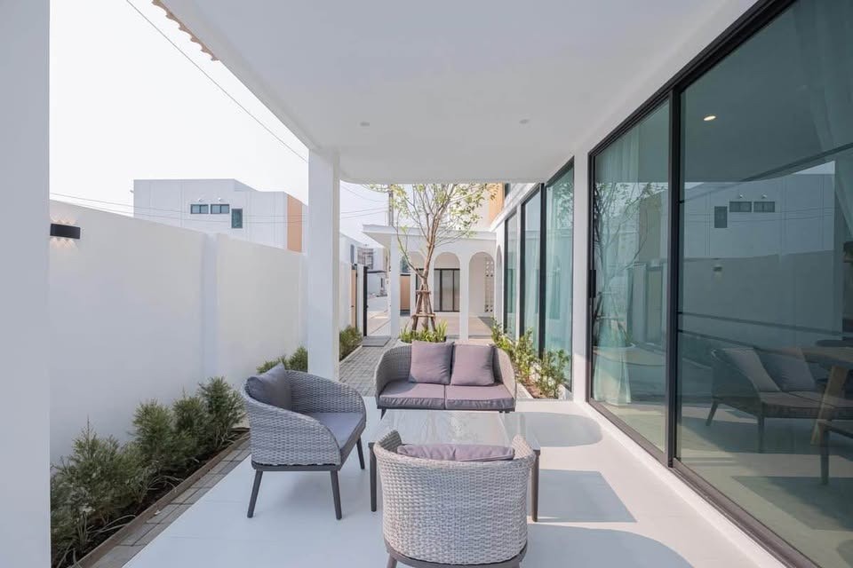 4 Bedroom House For Rent in San Phak Wan, Hang Dong, Chiang Mai - Image 3