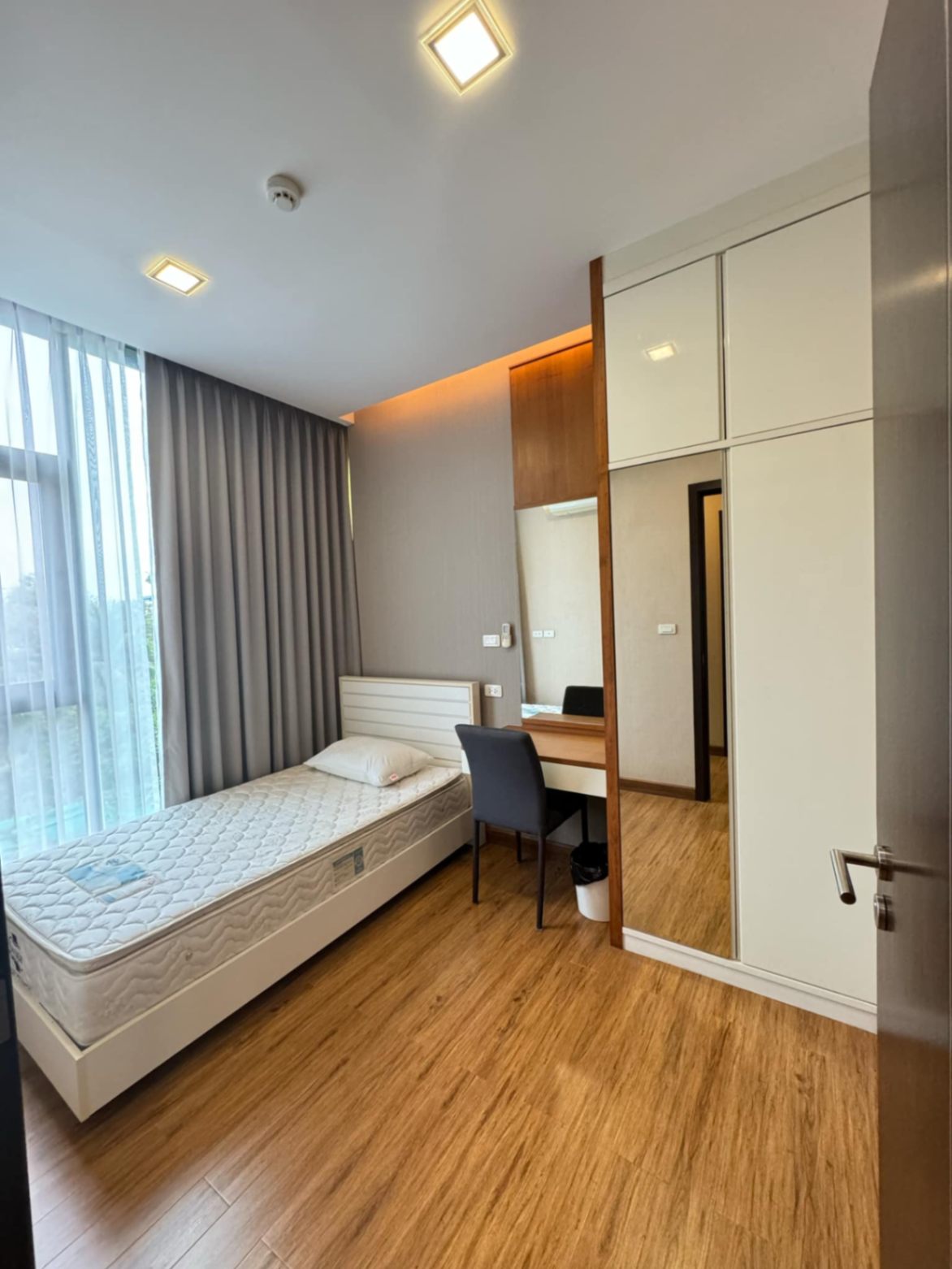 Stylish Condo - Image 13