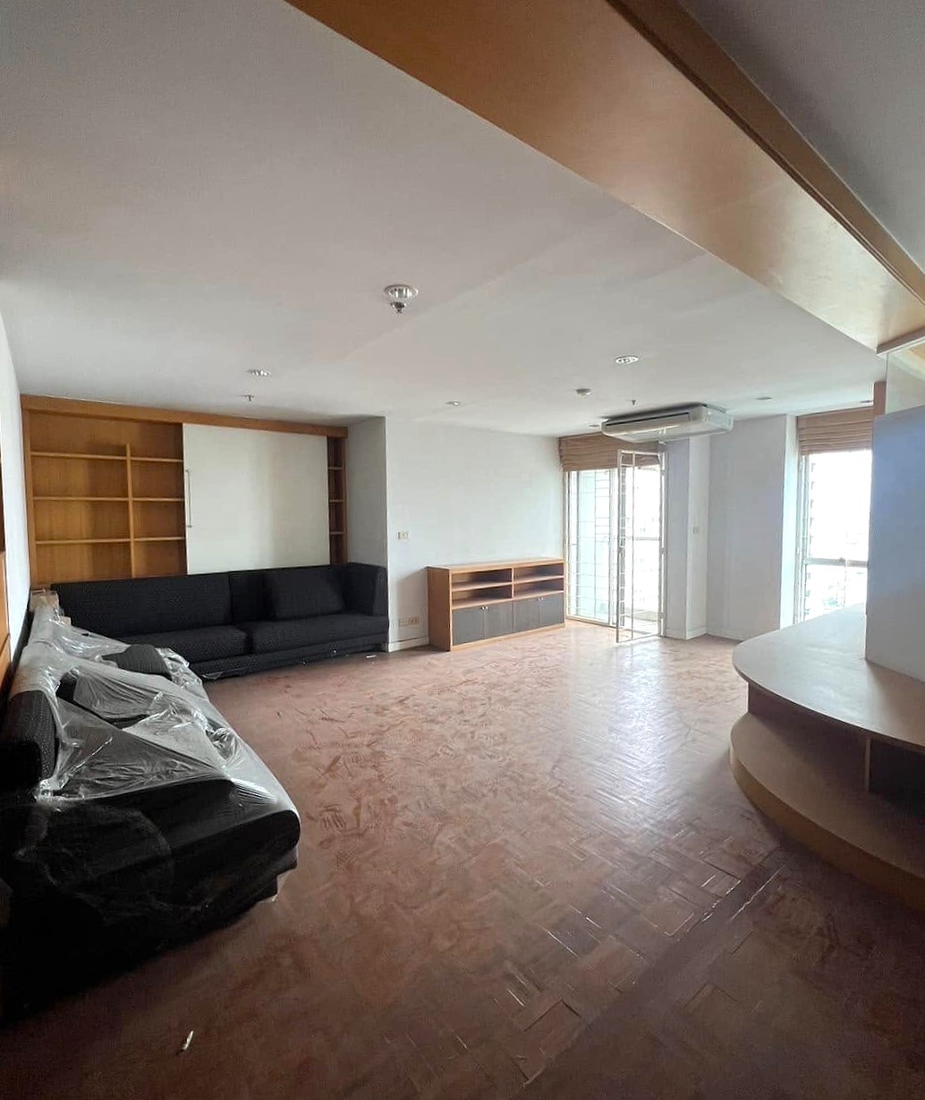Silom Suite Condominium - Image 1